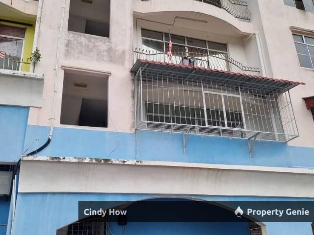 Flat for sale in Malaka