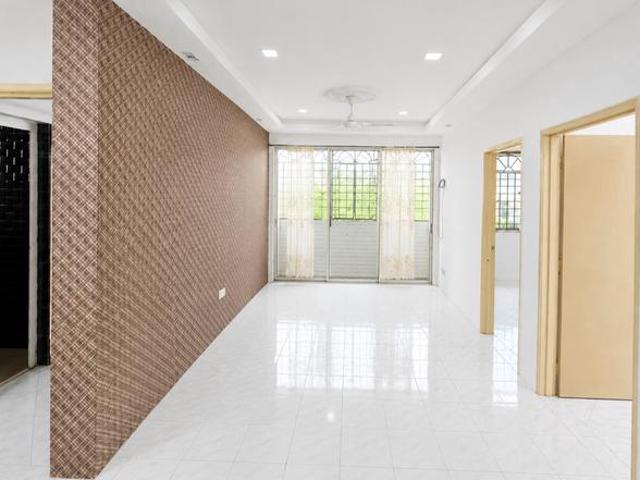 Apartment for sale in Seri Kembangan, Majlis Bandaraya Subang Jaya