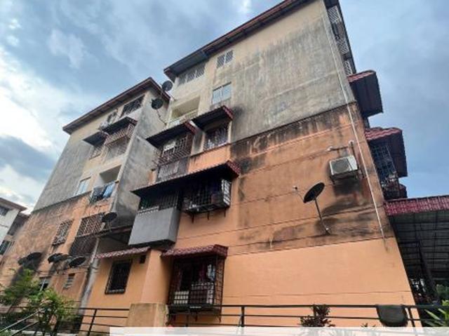 Flat for sale in Seri Kembangan
