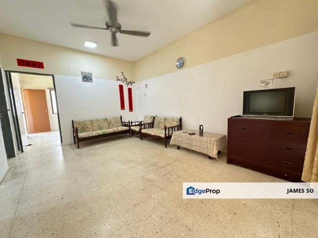 Flat for sale in Malaka