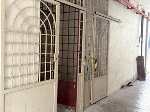 Flat for sale in Malaka