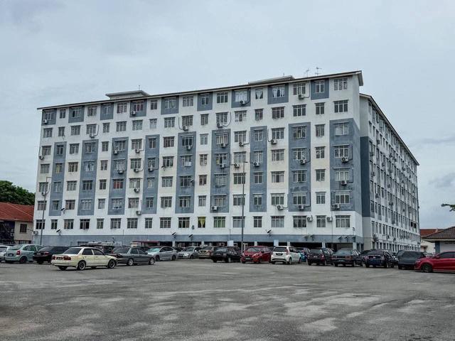 Flat for sale in Malaka