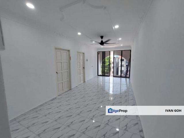 Flat for sale in Malaka