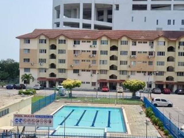 Condominium for sale in Malaka