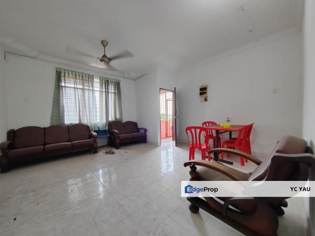 Flat for sale in Malaka