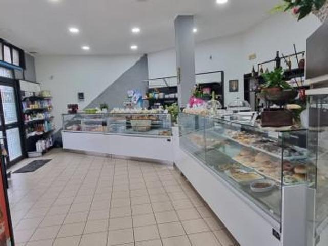 Locale Commerciale in vendita a San Giorgio-Librino-San Giuseppe la Rena-Zia Lisa-Villaggio Sant'Agata, Catania
