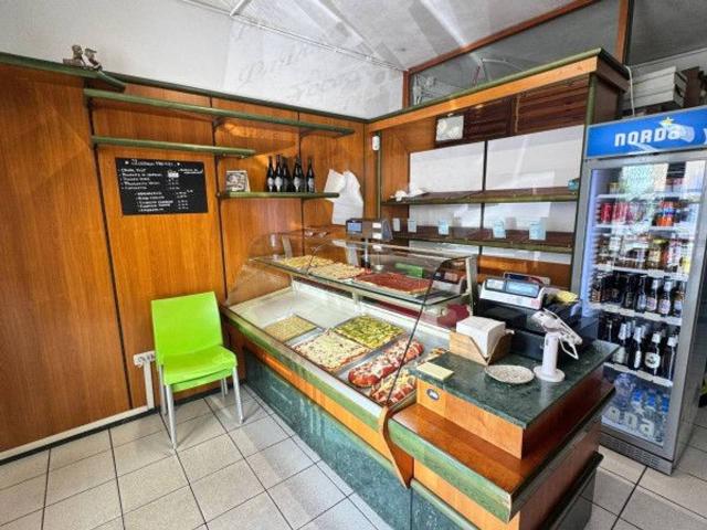 Locale Commerciale in vendita a San Martino, Sorbolo
