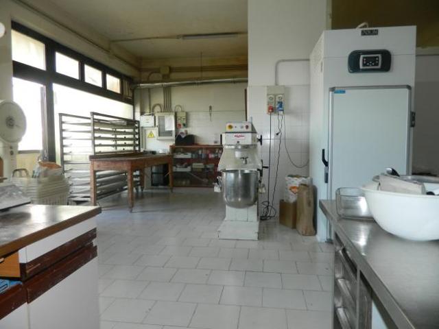 Locale Commerciale in vendita a Castelnuovo Magra, Liguria