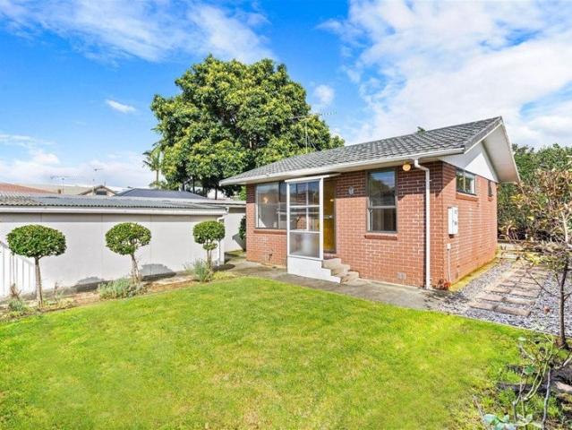 House for rent in Point England, Oroua County