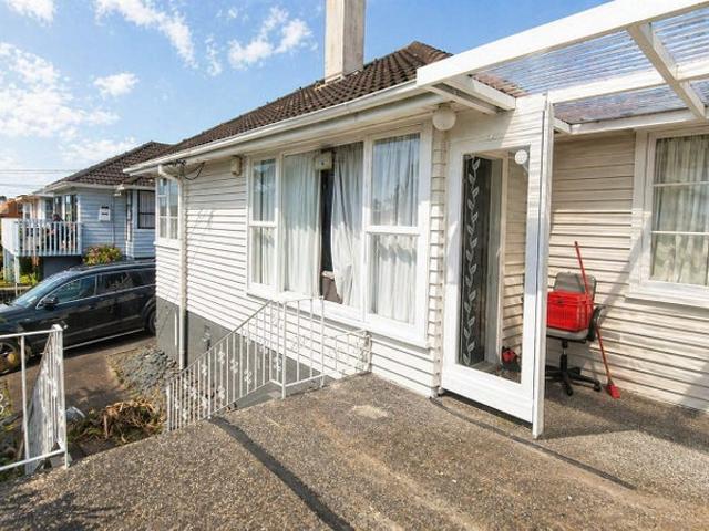 House for rent in Point England