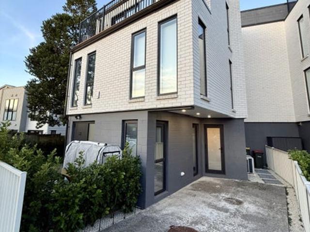 House for rent in Point England
