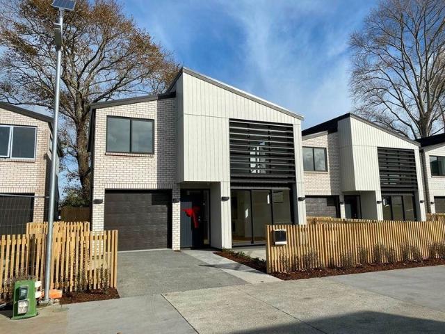 House for rent in Point England, Oroua County
