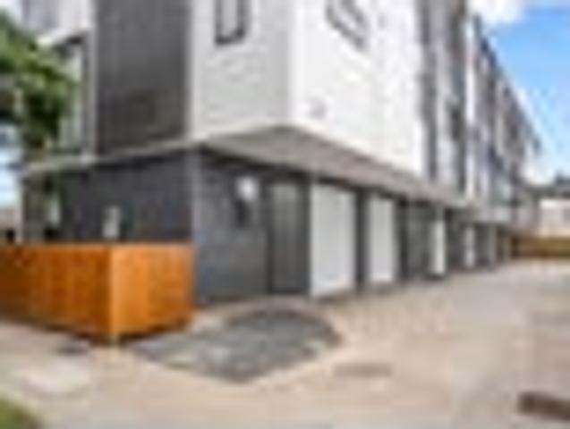 Townhouse for rent in Panmure, Oroua County