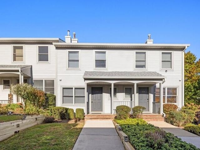 House for sale in Edgewater, New Jersey