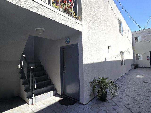 Apartment for rent in Canoga Park, California
