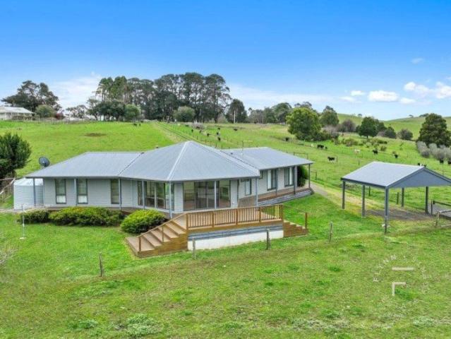 Cottage for sale in Mirboo, Victoria