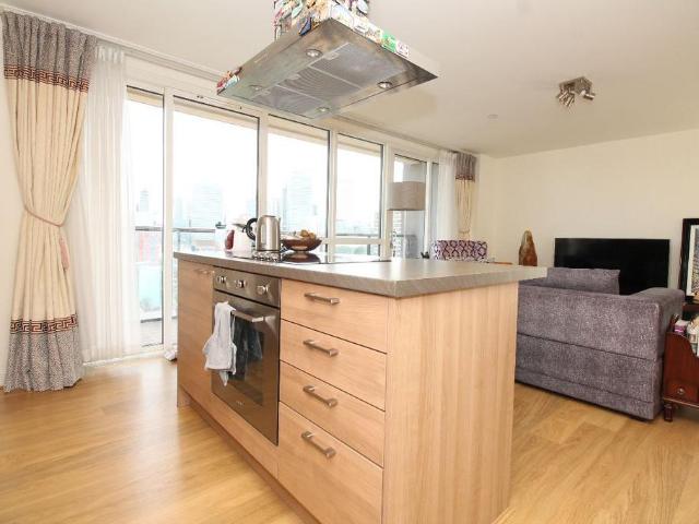 Apartment for rent in Poplar Grove, Greater London