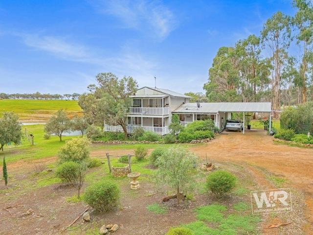 Cottage for sale in Kendenup, Western Australia