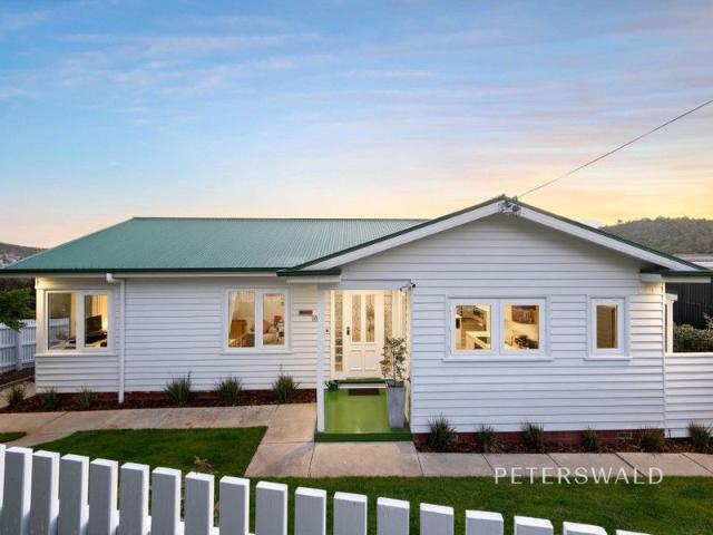House for sale in Lindisfarne, Tasmania