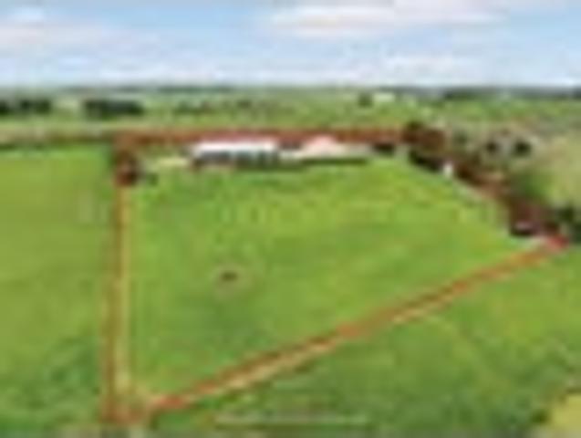 House for sale in Awhitu