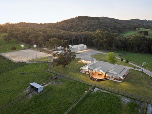 Cottage for sale in Maryknoll, Melbourne