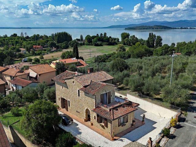 Casa in vendita a Magione, Umbria