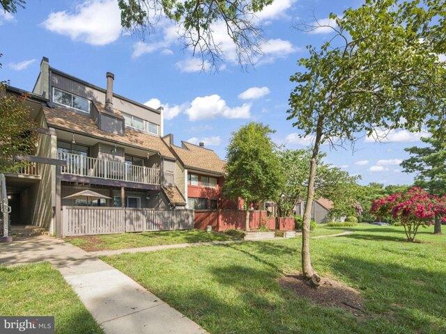 Condo for sale in Alexandria