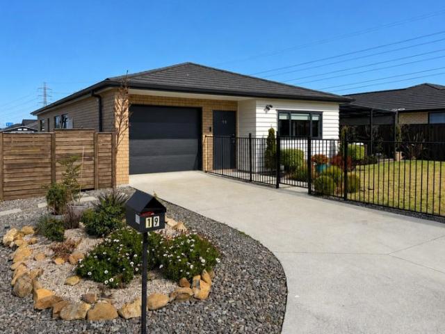 House for rent in Karaka Lakes, Papakura