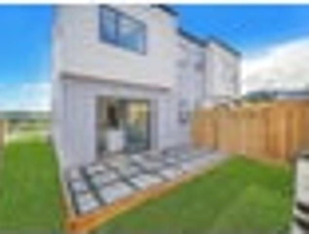 Townhouse for rent in Harbour View Heights, Papakura