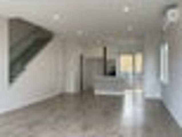 Townhouse for rent in Harbour View Heights, Papakura