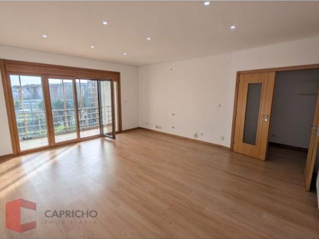 Apartamento alugar em Colinas do Cruzeiro, Odivelas