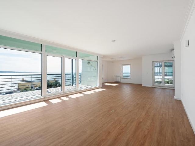 Apartamento alugar em Núcleo Urbano Histórico de Paço de Arcos, Oeiras