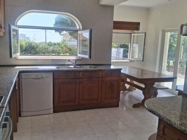 Apartamento alugar em Porto Salvo