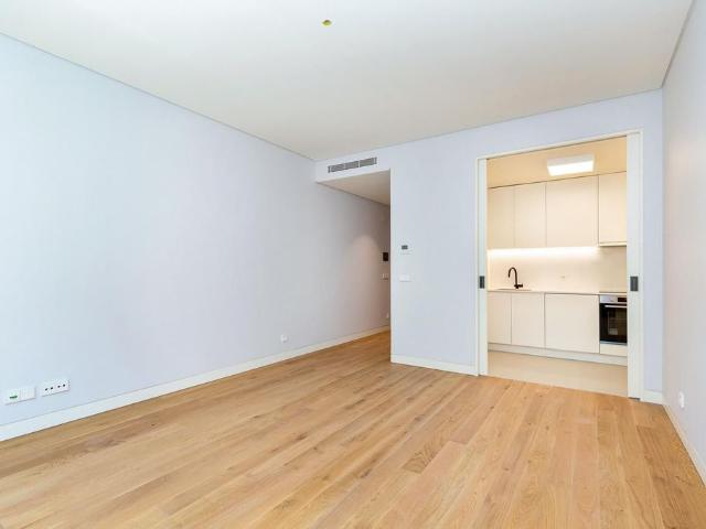 Apartamento alugar em São Mamede, Lisboa