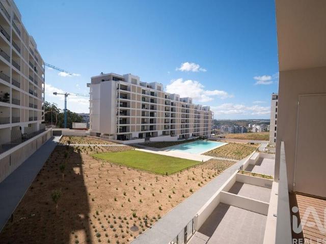 Apartamento alugar em Santiago Dos Velhos, Lisboa