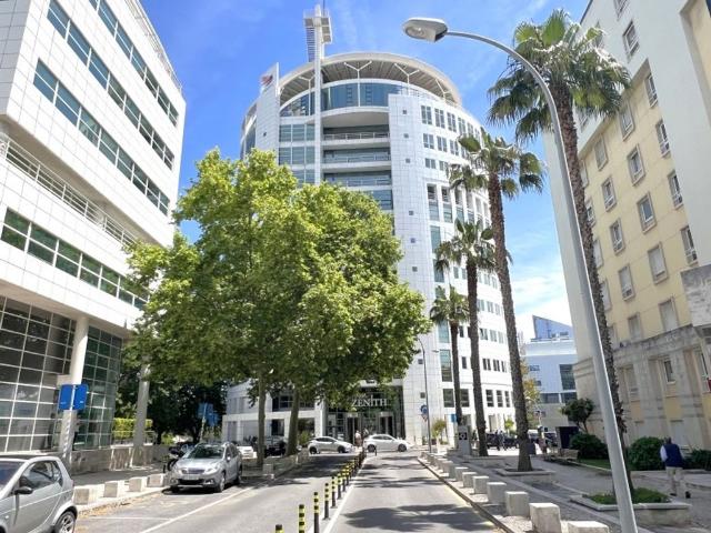 Escritório alugar em Núcleo Urbano Histórico de Algés, Oeiras