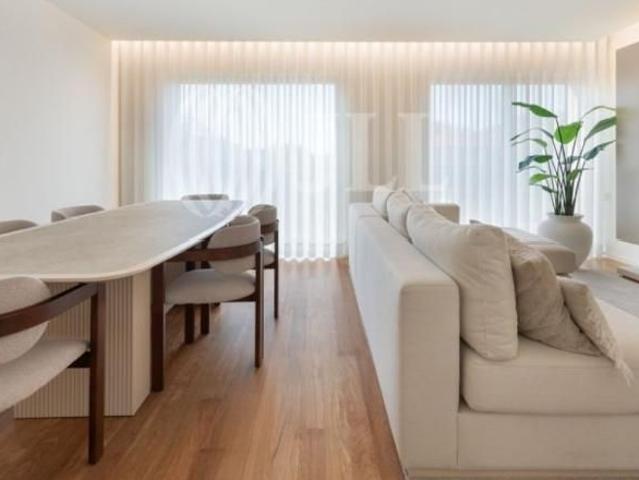 Apartamento alugar em Bairro de Casas Económicas Marechal Gomes da Costa, Porto
