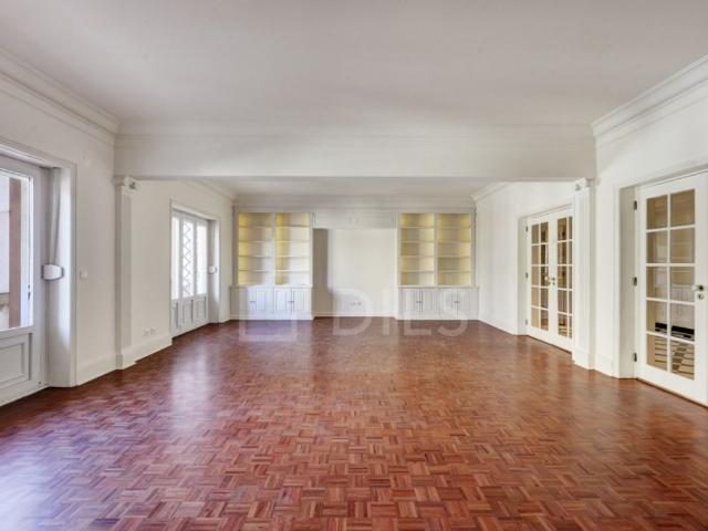 Apartamento alugar em Prazeres, Lisboa