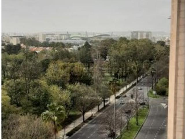 Apartamento alugar em Bairro de São Miguel, Lisboa