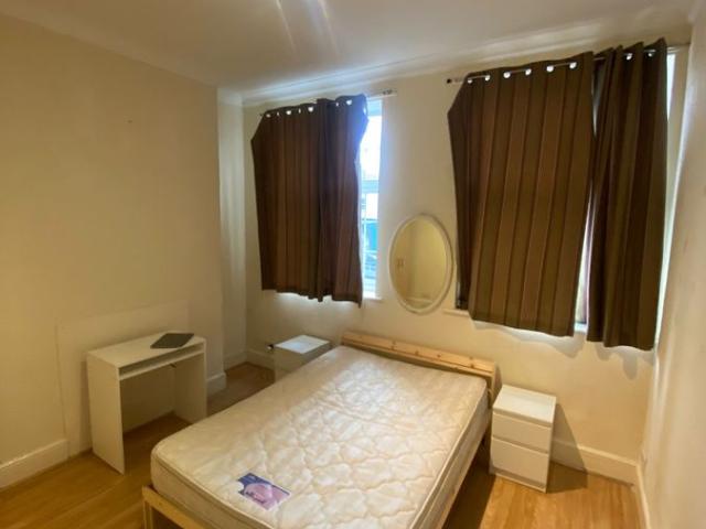 Room for rent in Hendon Central, The Hyde