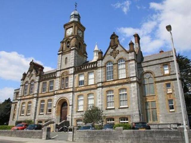 House for sale in Follaton, Strode