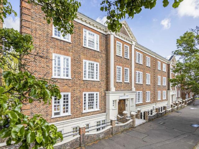 Apartment for rent in North Sheen, Greater London