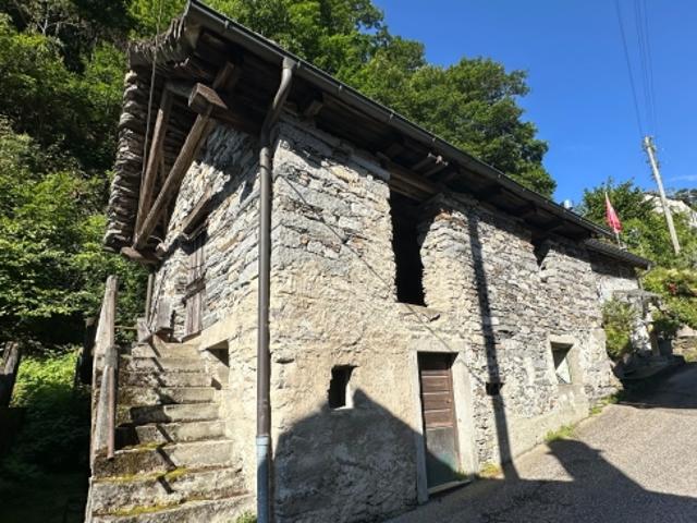 Zweifamilienhaus kaufen in Maggia, Tessin