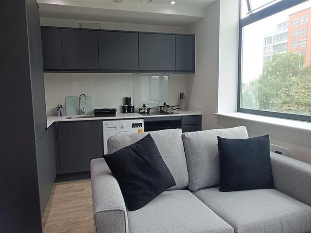 Studio for rent in Old Trafford, Trafford Park