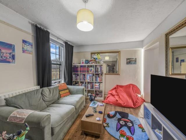 Apartment for rent in London Borough of Lewisham, Cat Hill