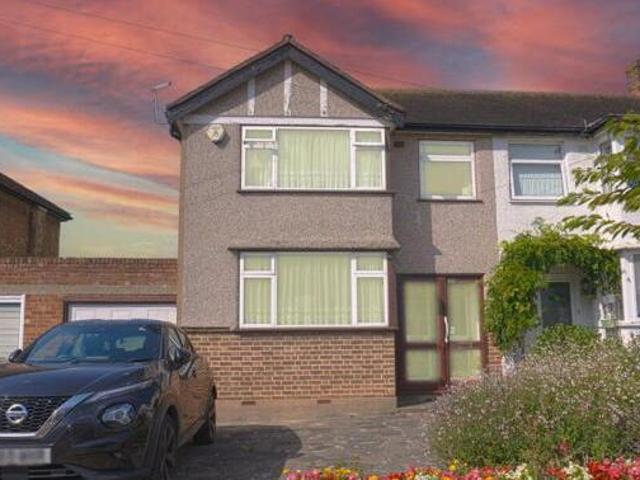 House for sale in Chessington