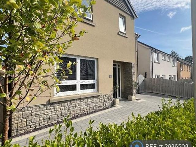 House for rent in Abergwili, Wales