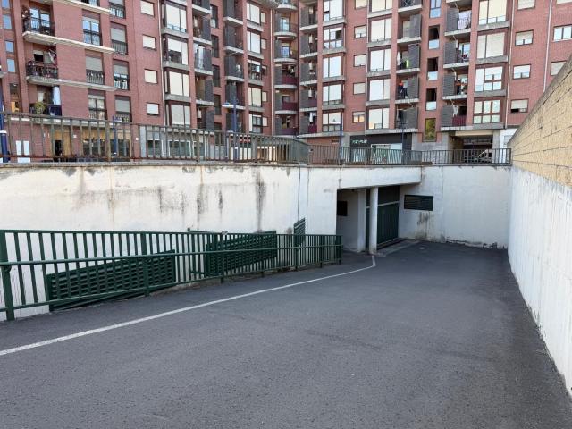 Garaje en venta en Etxebarri, Guipúzcoa