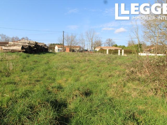 Terrain vente à Le Cluzeau, Nieuil