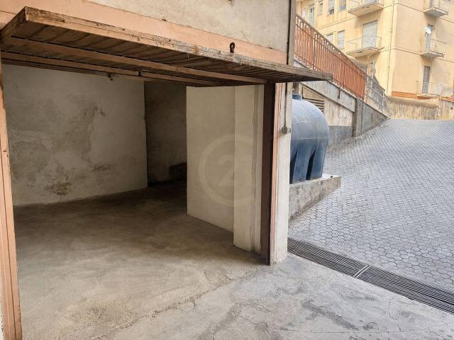 Box in affitto a Acireale, Sicilia